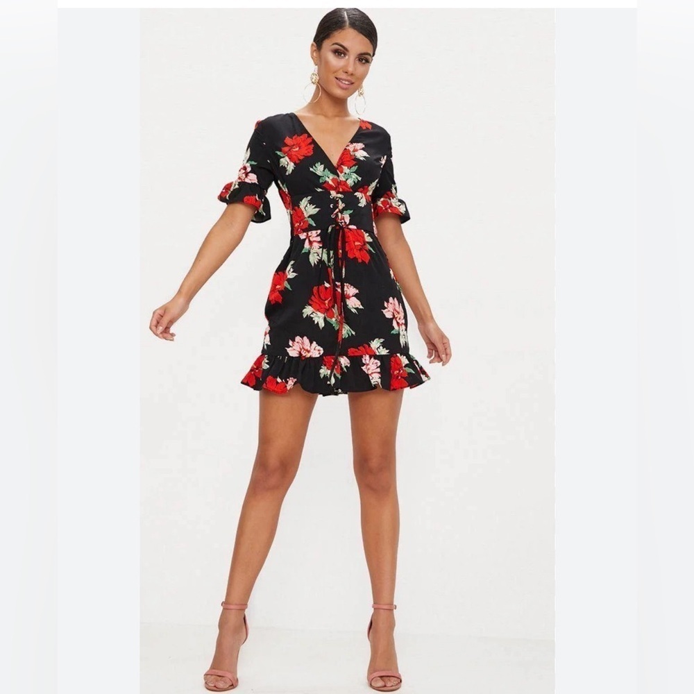 PrettyLittleThing- Corset Floral Red/Black Dress Size 8